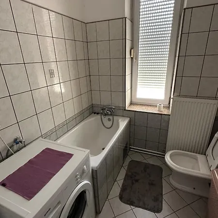 Billy * 莫斯塔尔